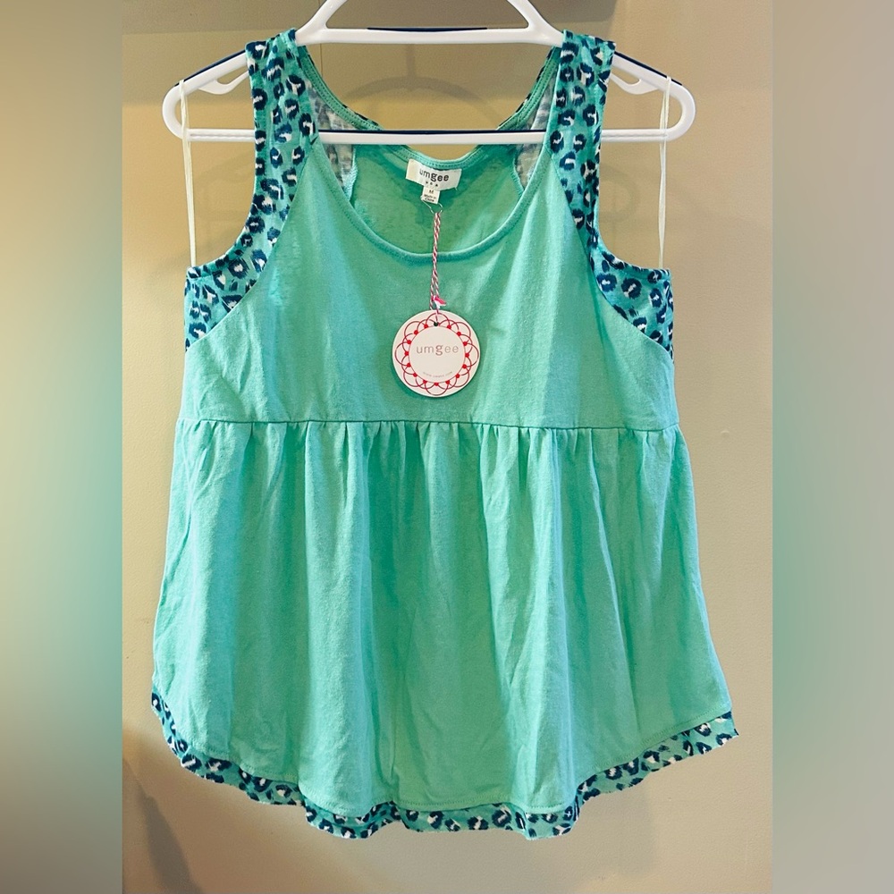 Umgee women’s sleeveless top, new with tag, size medium, beautiful print on back